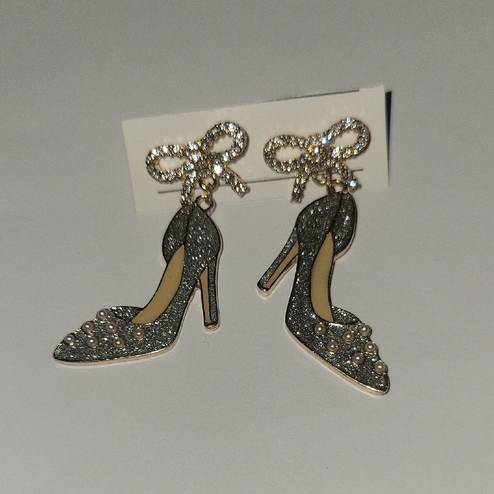 High Heel Shoes and Bow Earrings Gold and Silver - Picture 6 of 11
